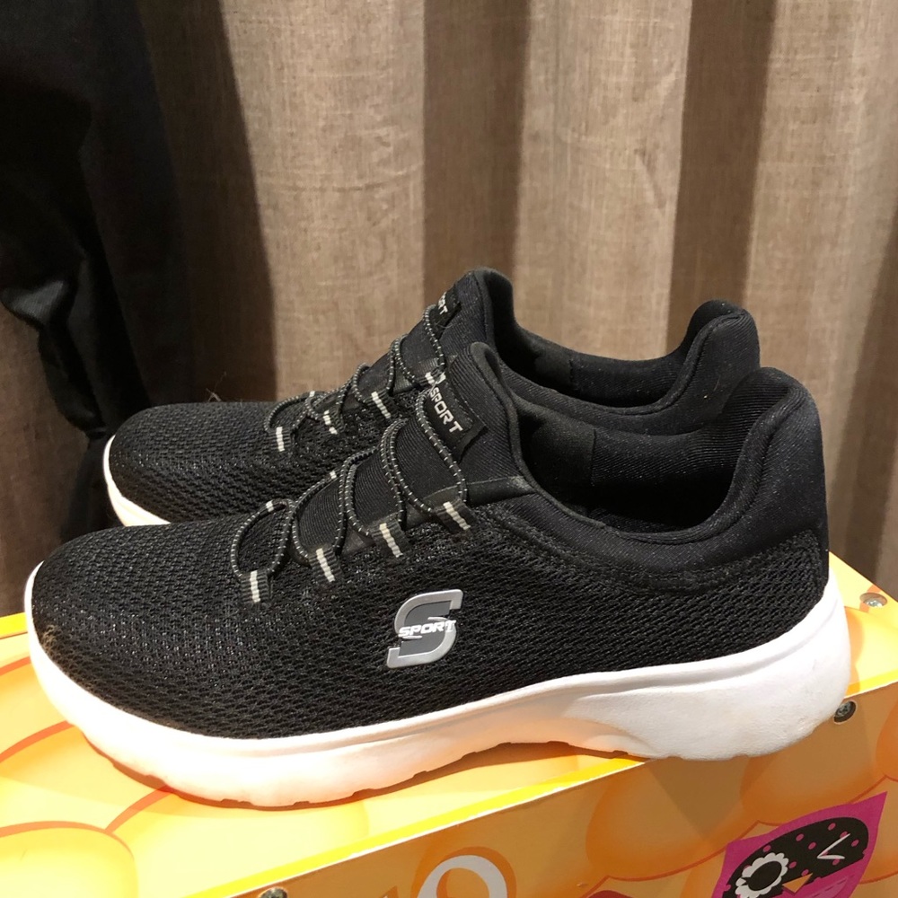 Sketchers sport girls size 5